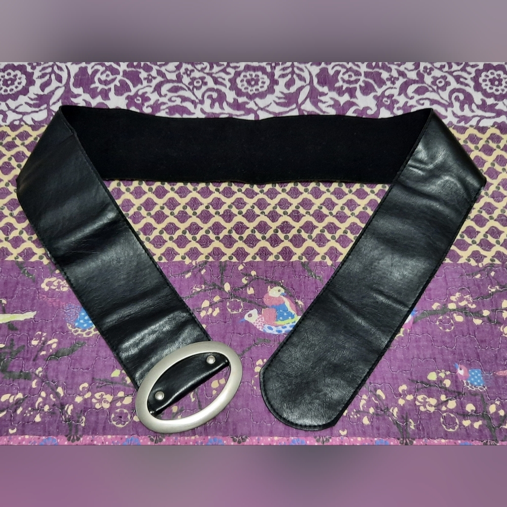 Source Unknown Wide Black Stretch Belt with Silver Oval Buckle